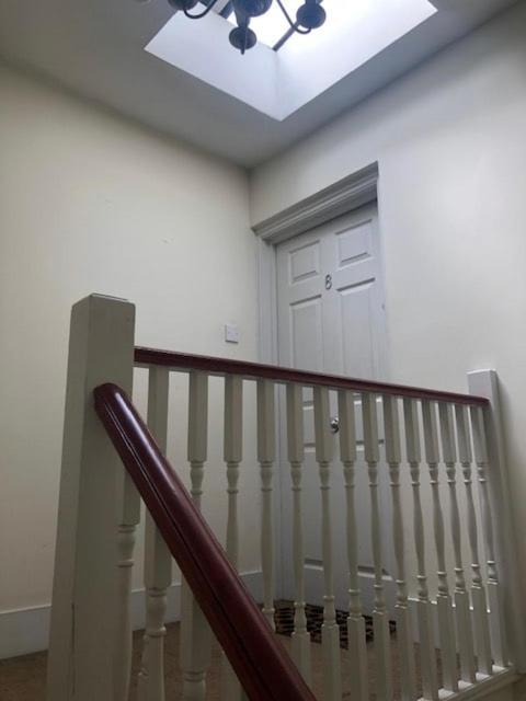 Apartment Stylish Flat In Queens Park With Private Parking, Access London