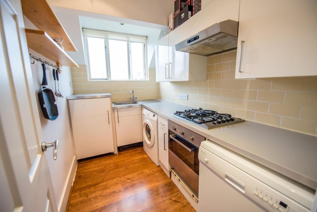Stylish Flat In Queens Park With Private Parking, Access